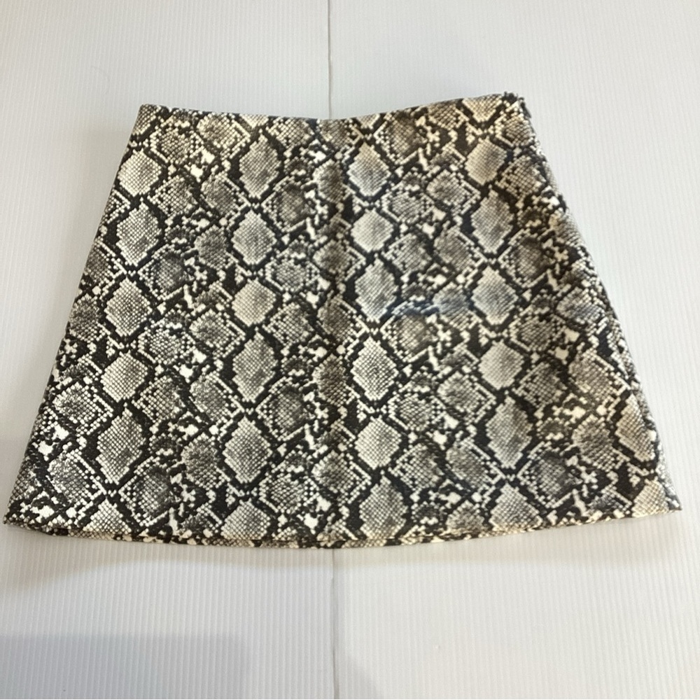 H&M Women's Size 4 Snake Print Mini Skirt with Asymmetrical Hem Multicolor